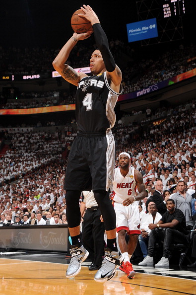 湖人鏖战马刺，丹尼·格林完成帽子戏法