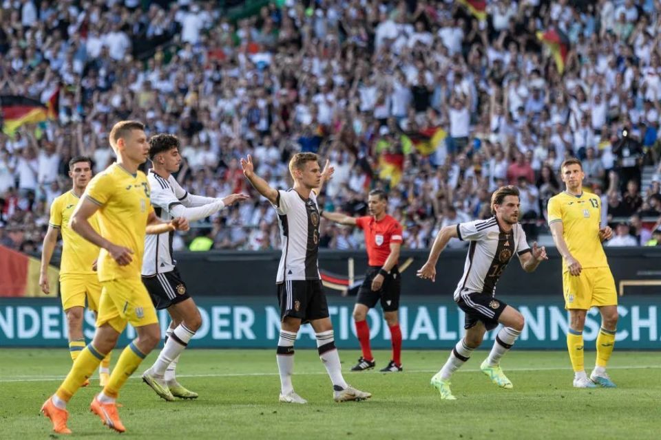 日本完胜波兰,基米希刷新纪录 日本完胜波兰,基米希刷新纪录