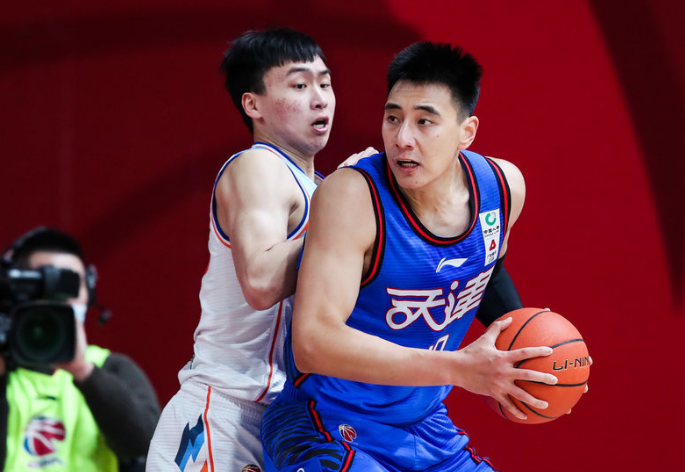 新疆队横扫山东队，霍勒迪扛起全队