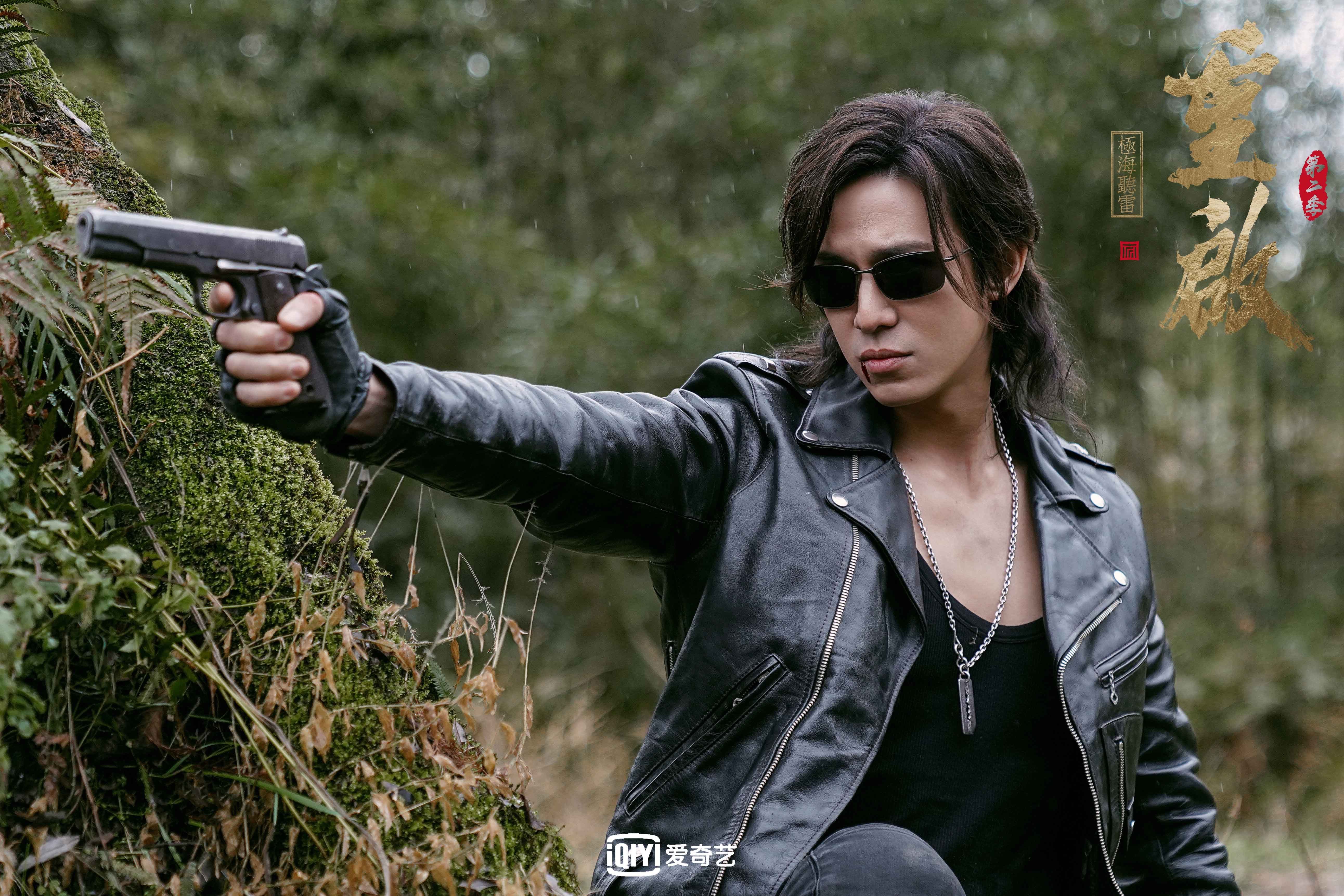 同一天，两个赛场，两段历史