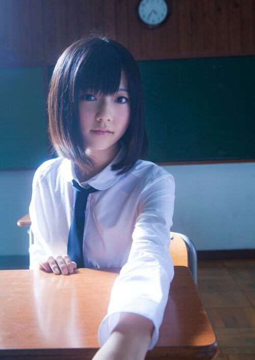 英超争冠焦点战，蜂刺破红幕，黄蜂军团巅峰对决胜出红色公牛