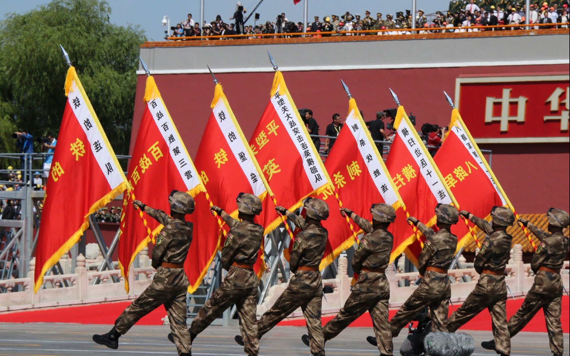 切特7次封盖主宰攻防!骑士逆转猛龙,新秀用火锅盛宴回应质疑